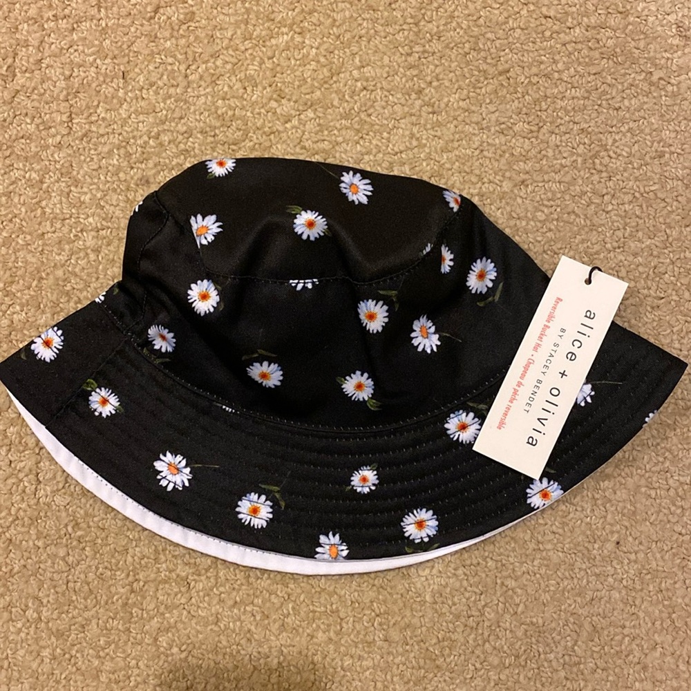 NWT alice and olivia reversible beanie